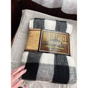 NWT North Creek vintage plaid throw blanket.White  black plaid